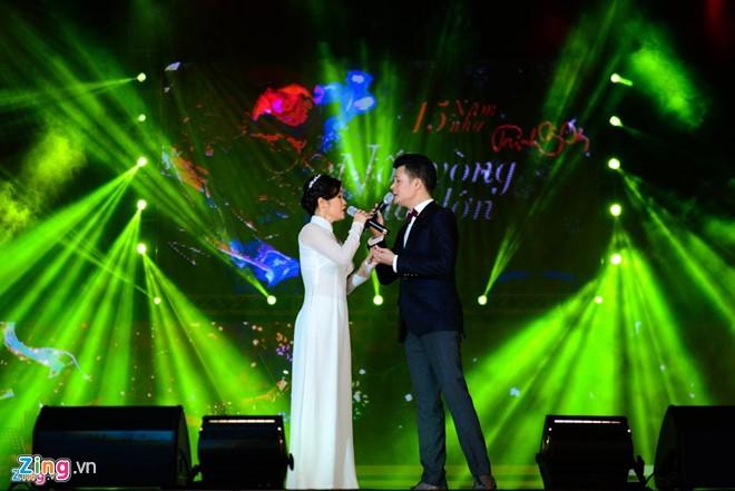 Ca khuc 'Noi vong tay lon' chua duoc cap phep pho bien hinh anh 2