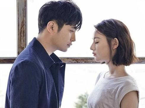 Nhờ chiếc điện thoại cũ rích, tôi phát hiện ra bí mật động trời của người yêu