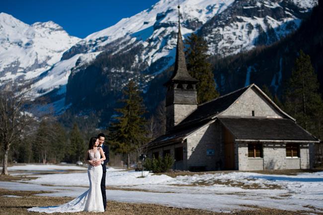 bo anh cuoi duoi chan nui alpes tai thuy si vao mua dep nhat trong nam cua cap doi viet kieu - 4