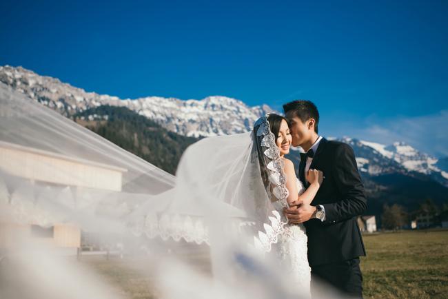 bo anh cuoi duoi chan nui alpes tai thuy si vao mua dep nhat trong nam cua cap doi viet kieu - 5