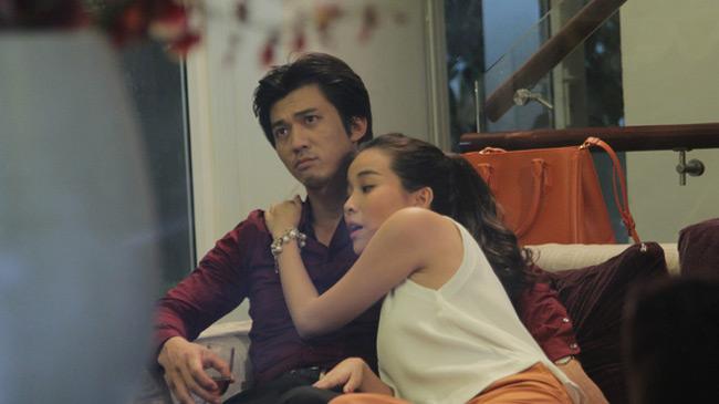 dung nhan co gai mien tay bi tu choi len san khau vi ho qua bao hinh anh 13