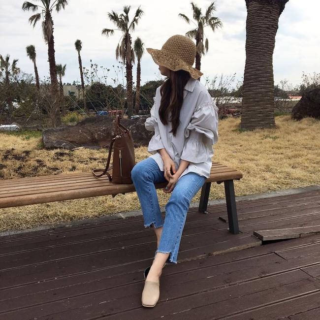 Mũ cói năm nay toàn kiểu xinh tuyệt, sẵn sàng đánh bật hết mũ lưỡi trai, mũ tai bèo - Ảnh 7.