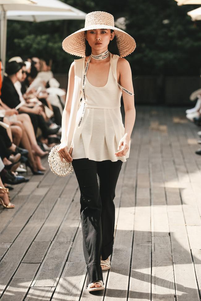 Mũ cói năm nay toàn kiểu xinh tuyệt, sẵn sàng đánh bật hết mũ lưỡi trai, mũ tai bèo - Ảnh 13.