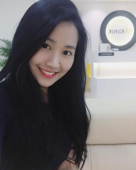 Hiếm lắm mới có cô nàng không phồng má, chu môi, ảnh nào cũng cười tươi xinh cực! - Ảnh 1.