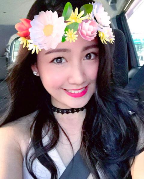 Hiếm lắm mới có cô nàng không phồng má, chu môi, ảnh nào cũng cười tươi xinh cực! - Ảnh 5.