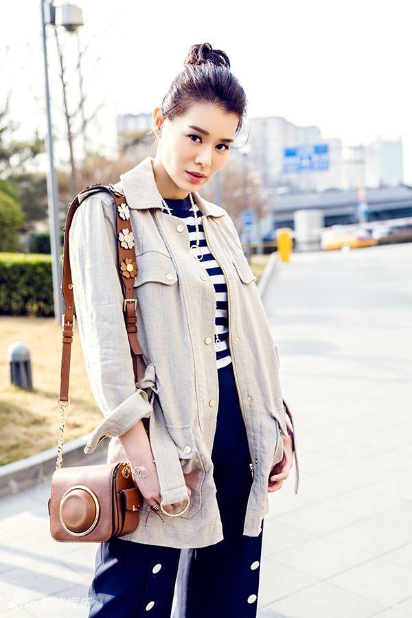 Giai nhan Hoa ngu giam nhiet dau he bang toc bui hinh anh 9