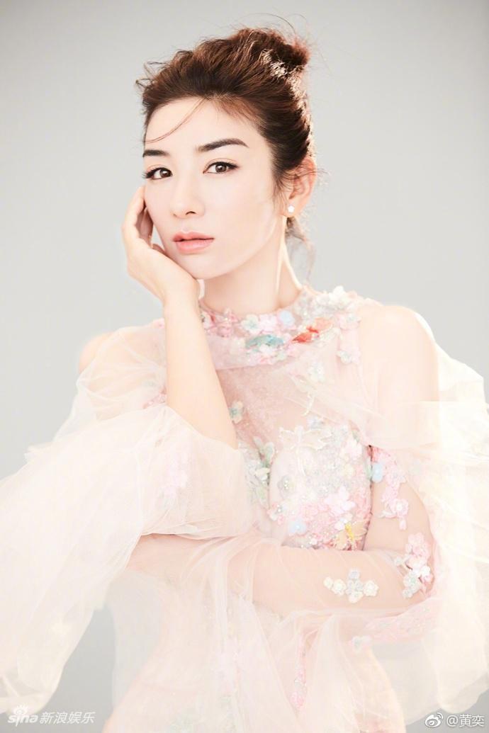 Giai nhan Hoa ngu giam nhiet dau he bang toc bui hinh anh 1