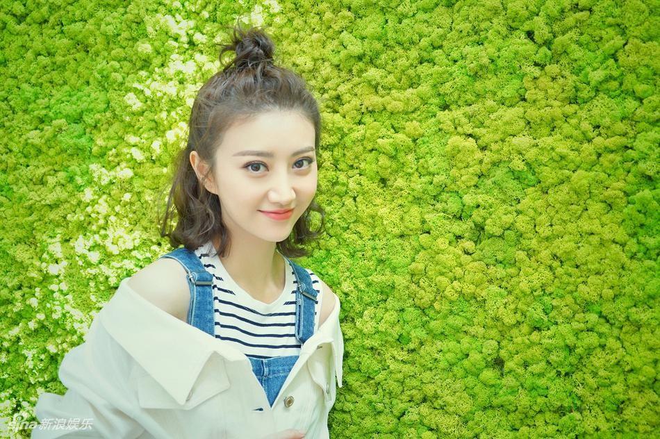 Giai nhan Hoa ngu giam nhiet dau he bang toc bui hinh anh 10