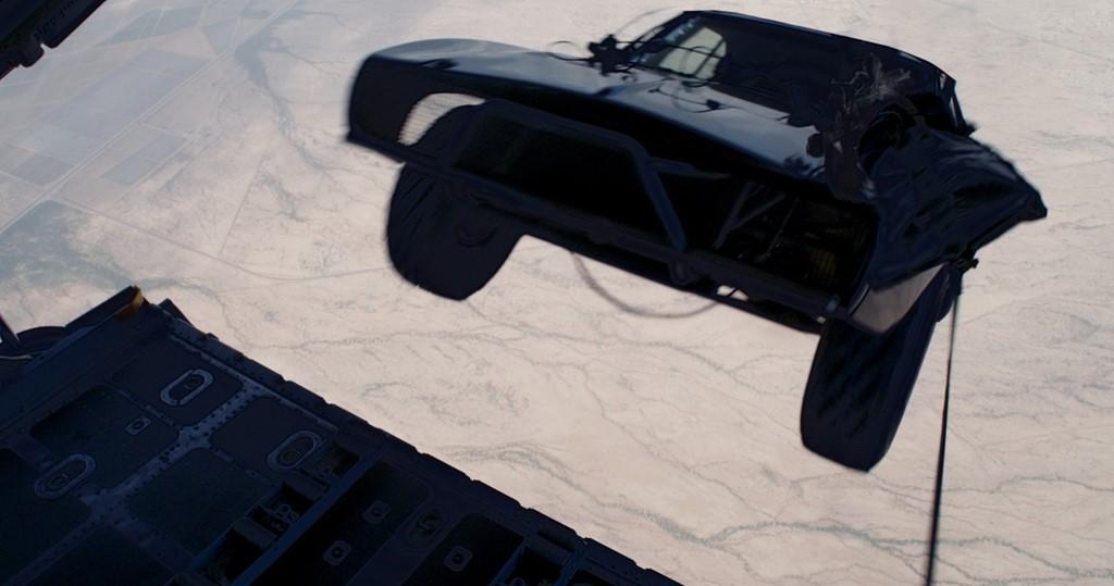 Nhung pha hanh dong khong tuong cua loat ‘Fast & Furious’ hinh anh 6