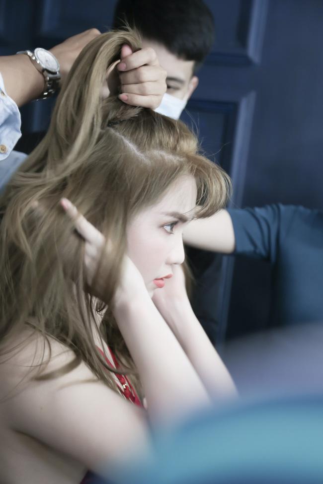 Ngọc Trinh khoe nhan sắc lung linh trong hậu trường chụp ảnh - Ảnh 10.