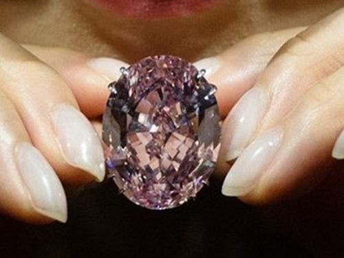 'Ngôi sao' màu hồng 1.600 tỷ phá vỡ mọi kỷ lục đấu giá