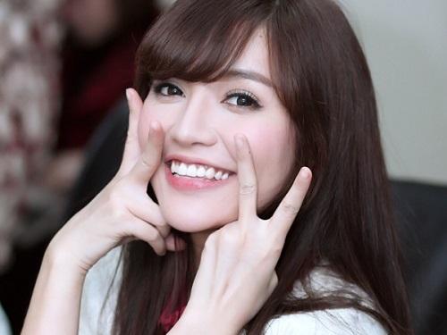 Tên mình còn ký nhầm, đệ nhất 'não cá vàng' là Bích Phương chứ còn ai!