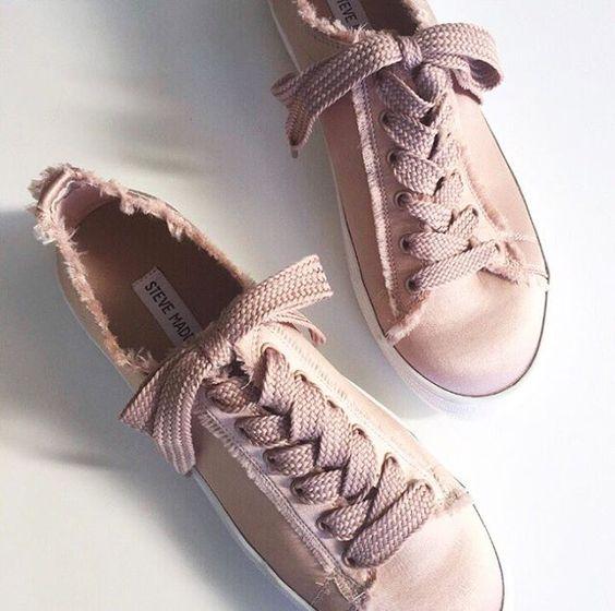 Qua rồi cái thời sneakers trắng là tâm điểm, 4 kiểu giày mới khiến chị em chao đảo là đây - Ảnh 6.