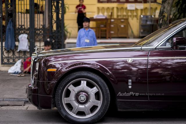 Nghệ nhân Rolls-Royce sẽ khóc thét khi nhìn thấy coachline của chiếc Phantom Rồng này - Ảnh 3.