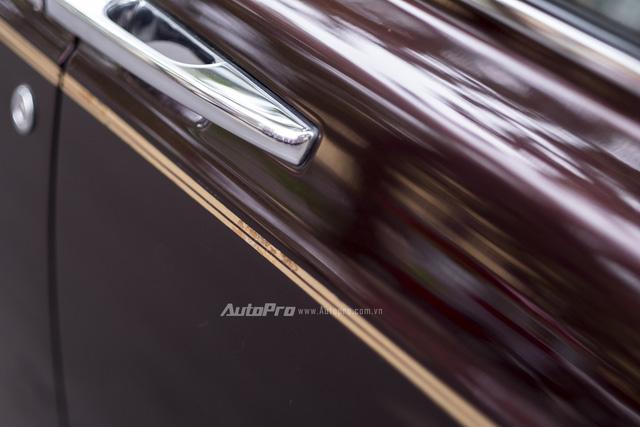 Nghệ nhân Rolls-Royce sẽ khóc thét khi nhìn thấy coachline của chiếc Phantom Rồng này - Ảnh 2.