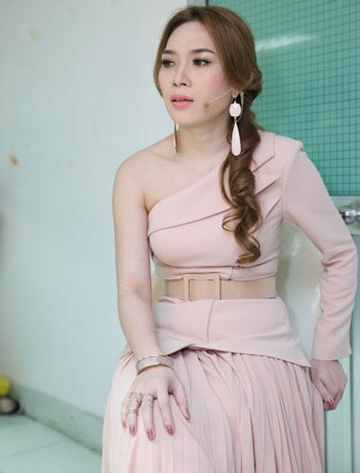 nha phuong, my tam ha guc fans voi style