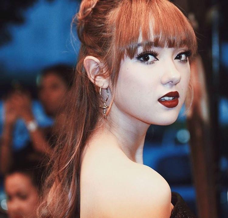 Vi sao 9 hot girl nay noi dinh dam tren mang xa hoi? hinh anh 7