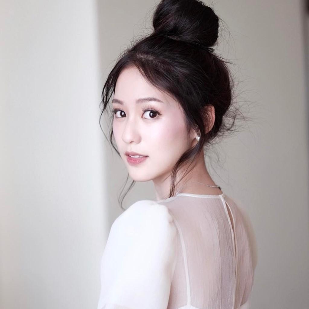 Vi sao 9 hot girl nay noi dinh dam tren mang xa hoi? hinh anh 8