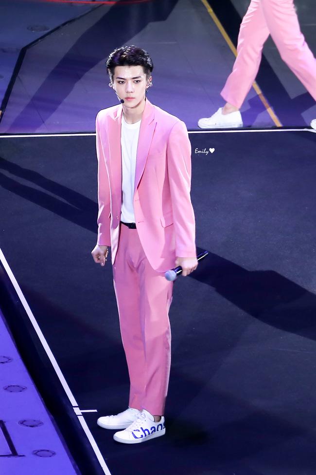 Vừa tròn 23 tuổi, Sehun (EXO) được Vogue ca ngợi hết lời về phong cách thời trang - Ảnh 5.