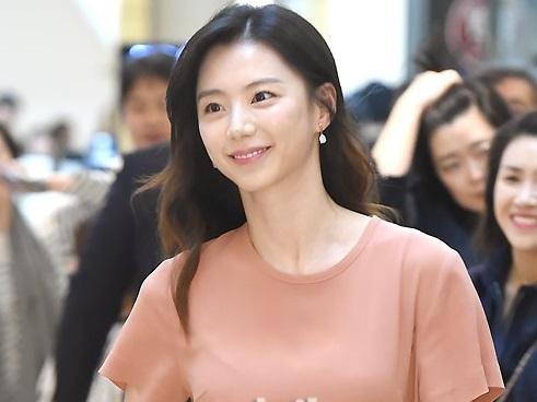 Bà xã Bae Yong Joon khoe cuộc sống giản dị trong biệt thự 200 tỷ nhân kỷ niệm ngày cưới-1