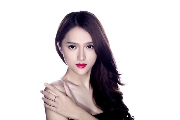 Sao Viet doi mau toc: Nguoi tro nen cuc 'chat', nguoi voi va nhuom lai