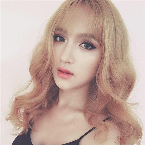 Sao Viet&nbsp;doi mau toc: Nguoi tro nen cuc 'chat', nguoi voi va nhuom lai