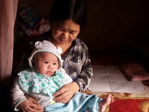 quan dau voi tieng khoc "xe long" cua nguoi me nhiem chat doc mau da cam bi xam hai - 1