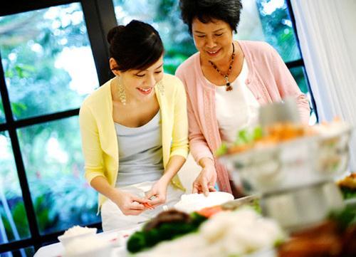 Tu cau chuyen ‘song chung voi me chong’, hoc cach lam dau cho ‘tron dao’