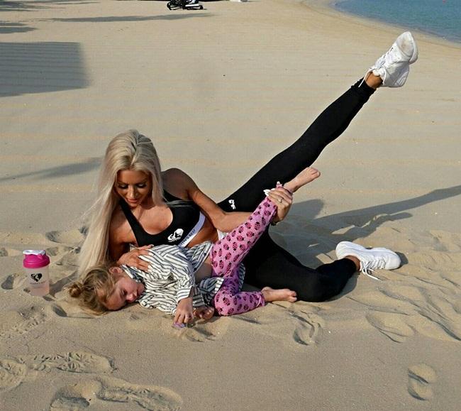 nguòi phụ nũ 5 con gay sóc vói nhan sác chảng khác gì gái 20 hinh anh 7