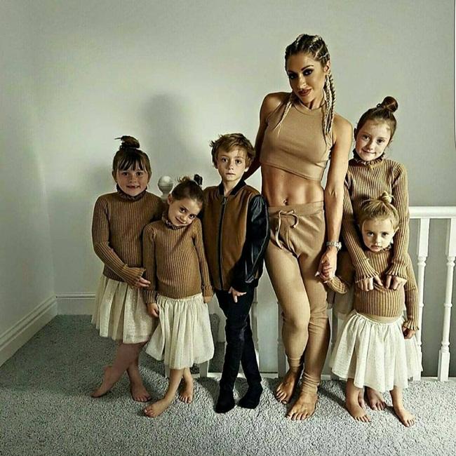 nguòi phụ nũ 5 con gay sóc vói nhan sác chảng khác gì gái 20 hinh anh 11