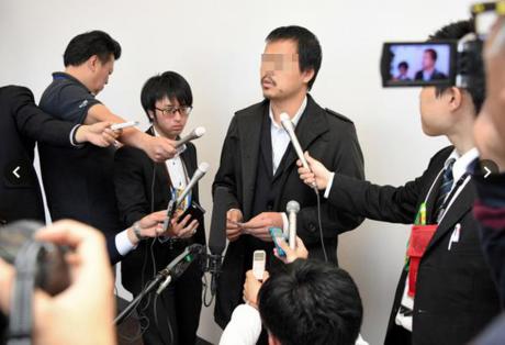 Bố mẹ bé gái Việt rơi nước mắt khi bạn học cùng con nói: Huy chương vàng này cháu dành cho bạn L. - Ảnh 2.