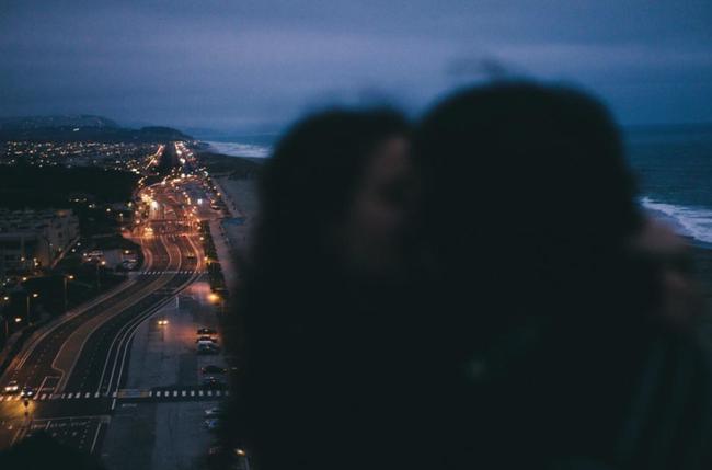 Đừng quên tán tỉnh nhau ngay cả khi đã yêu nhau! - Ảnh 2.