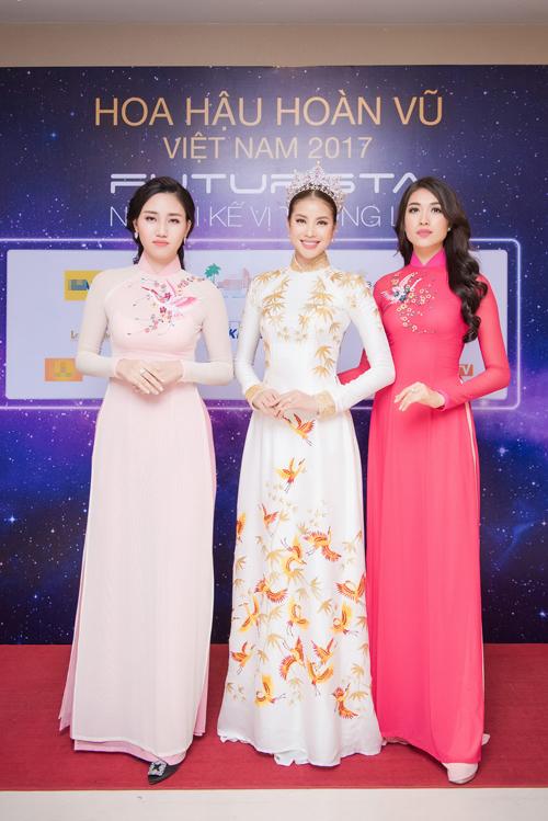 pham-huong-tung-tram-cam-giam-minh-trong-bong-toi-vi-gap-that-bai-8