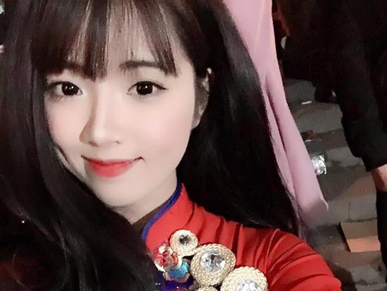 Mặc hát nhép, cô bạn vẫn thu hút cả triệu lượt view vì quá đáng yêu