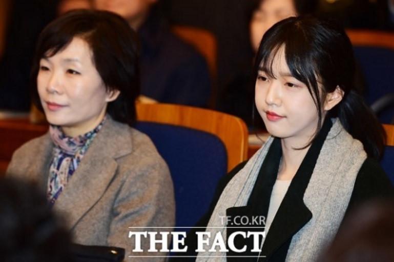 Co con gai xinh dep cua ung vien tong thong Han Quoc 'gay bao' mang hinh anh 3