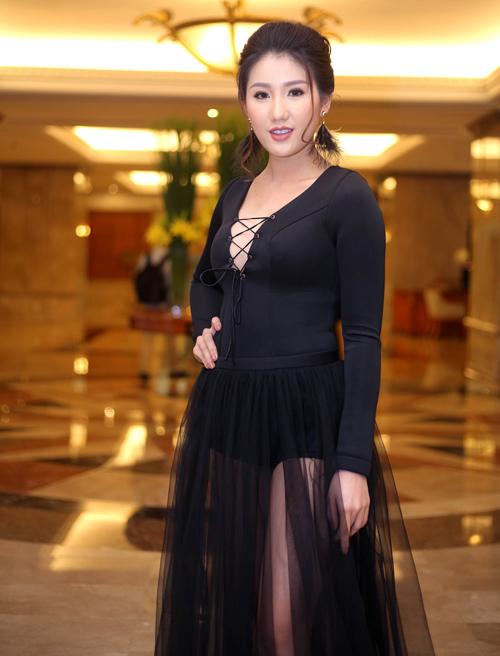 Thủy Tiên, Ngân 98 vẫn sexy ngút ngàn dù bị chê phản cảm - 9