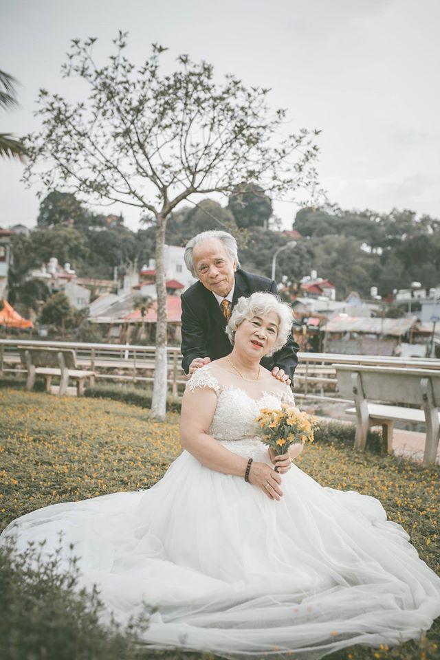 anh cuoi lang man cua cu ong cu ba khien gioi tre phai ghen ti voi "thoi ong ba anh" - 11