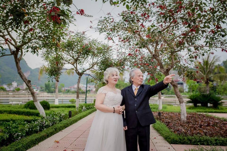 anh cuoi lang man cua cu ong cu ba khien gioi tre phai ghen ti voi "thoi ong ba anh" - 1