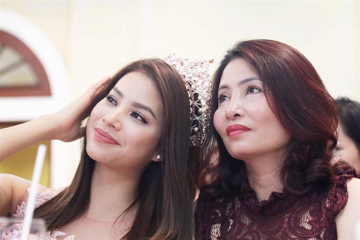 Facebook 24h: Jennifer Phạm thừa nhận mình đi đẻ thuê - 10