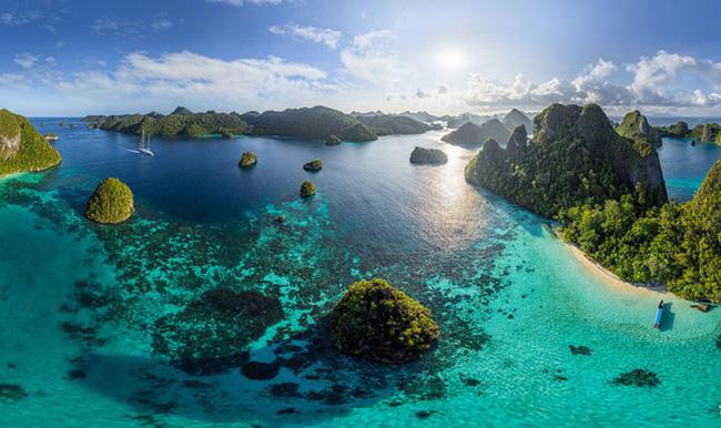 Đảo Wayag, quần đảo Raja Ampat, Indonesia.