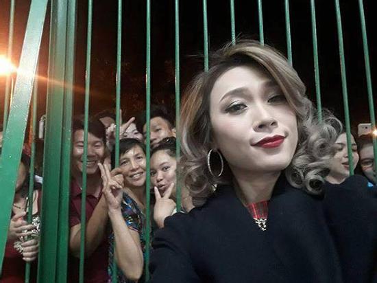 Sợ fan bị chen... bẹp ruột, Mỹ Tâm áp dụng chiêu cũ: dụ dỗ tình yêu