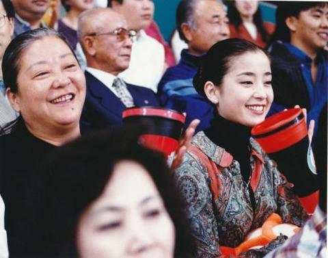 Minh tinh Nhat Ban bi me ruot ep 'hau' dai gia tu nam 17 tuoi hinh anh 1