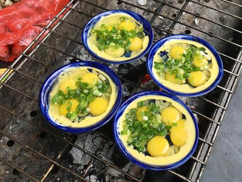 Đi ăn thử quán trứng chén nướng hiếm hoi giữa lòng Hà Nội
