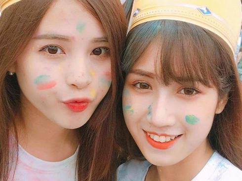 Mặt mũi lấm lem nhưng 2 cô bạn Hà Nội vẫn xinh xuất sắc khi check-in tại Color me run!