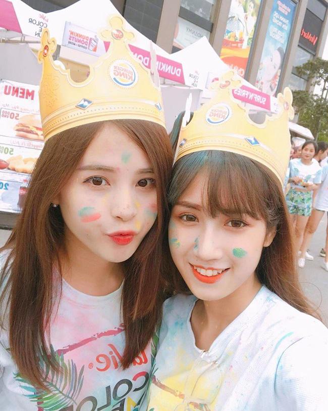 Mặt mũi lấm lem nhưng 2 cô bạn Hà Nội vẫn xinh xuất sắc khi check-in tại Color me run! - Ảnh 2.