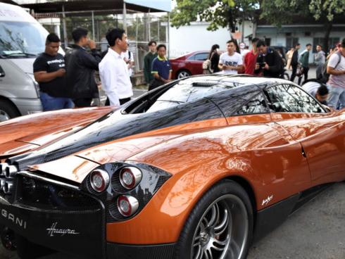 Siêu xe Pagani Huayra 80 tỷ của Minh Nhựa đi lấy biển