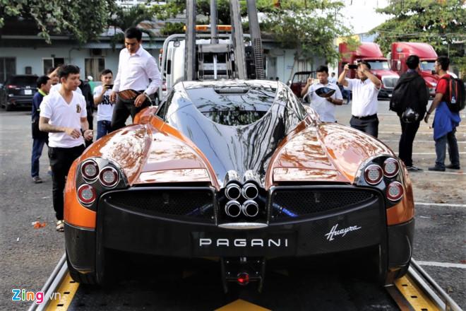 Sieu xe Pagani Huayra 80 ty cua Minh Nhua di lay bien hinh anh 3