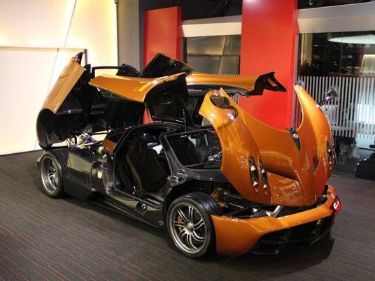 'Thần gió' Pagani Huayra 80 tỷ của 'Minh Nhựa' lăn bánh trên đường phố Sài Gòn