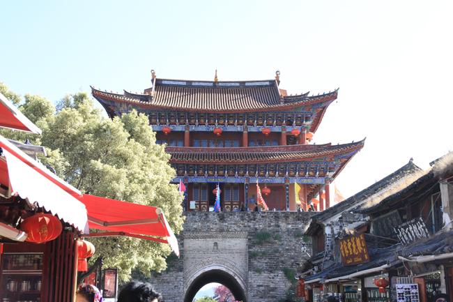 30/4, "dua nhau di tron" duoi con duong ruc hong hoa anh dao o tq hinh anh 11