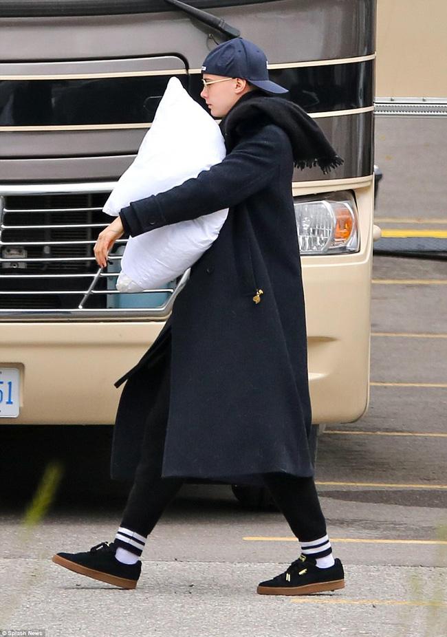 Từng là mỹ nhân hàng đầu thế giới, Cara Delevingne giờ bỗng cạo trọc đầu - Ảnh 9.